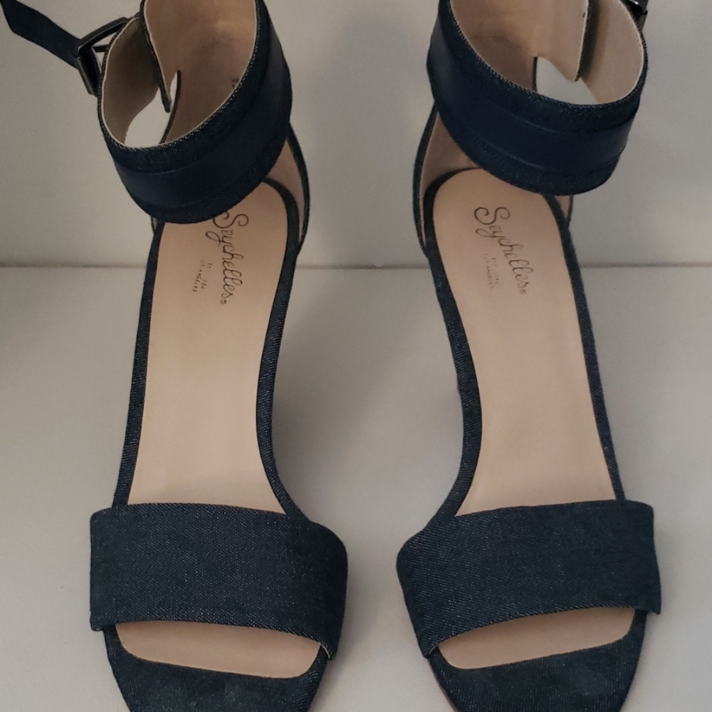 Wedged sandals